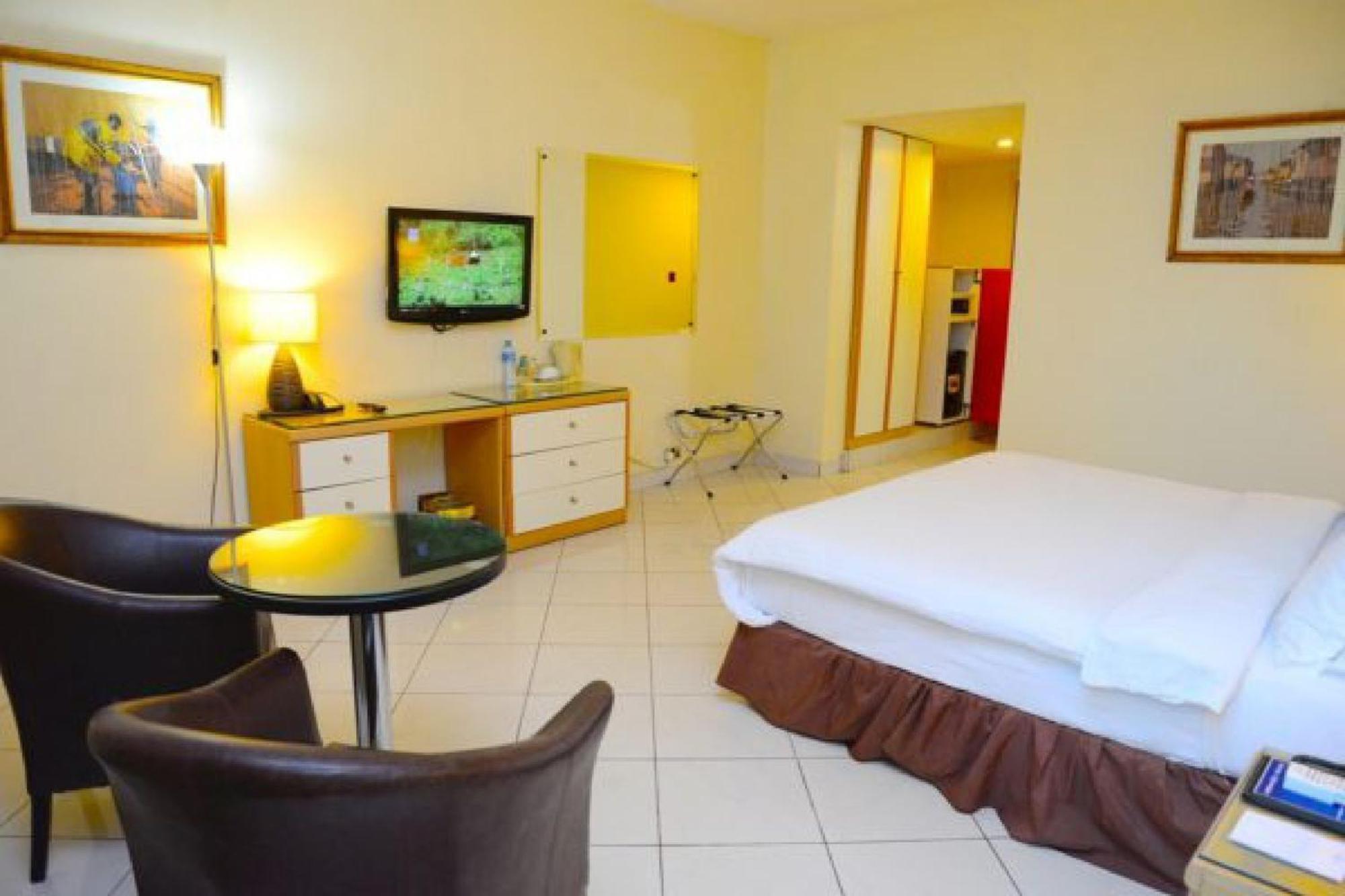 Room In Lodge - Golden Royale Hotel Энугу Экстерьер фото